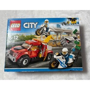 LEGO City Tow Truck Trouble 60137 Police Chase Building Set New Sealed Box